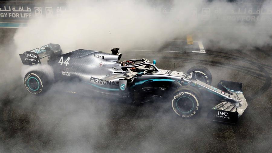  Mercedes-AMG F1 W10 EQ Power+ 2019 года  (фото 31 из 31)